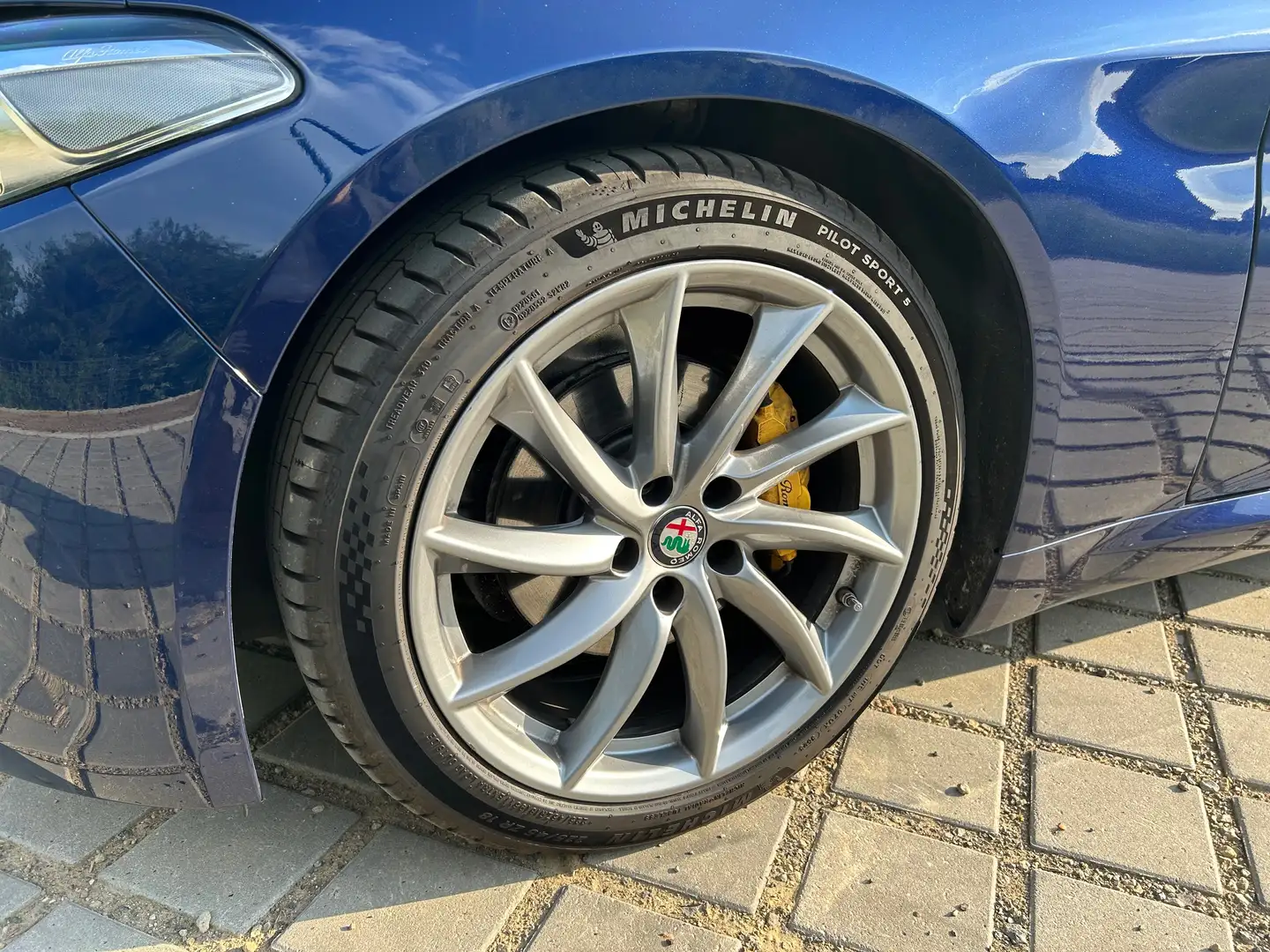 Alfa Romeo Giulia Giulia 2.0 Turbo AT8 Super Bleu - 2