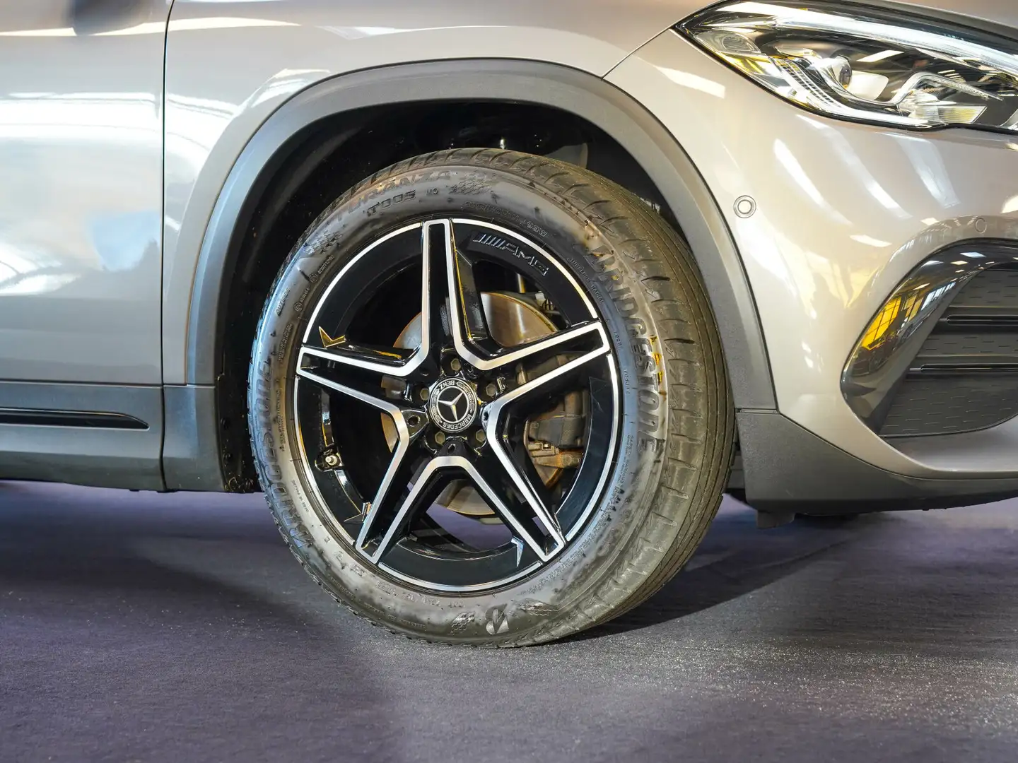 Mercedes-Benz GLA 200 GLA 200 d 4M AMG Line Night KEYLESS Panorama 360 Grau - 2