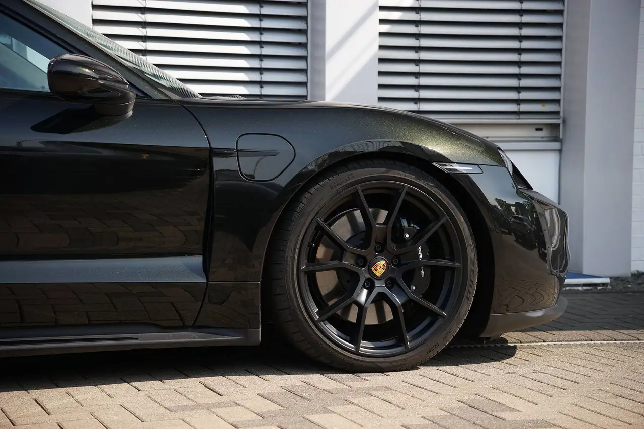 Porsche Taycan GTS Sport Turismo INDIVIDUAL DUNKELOLIVE MET., миниатюра 18