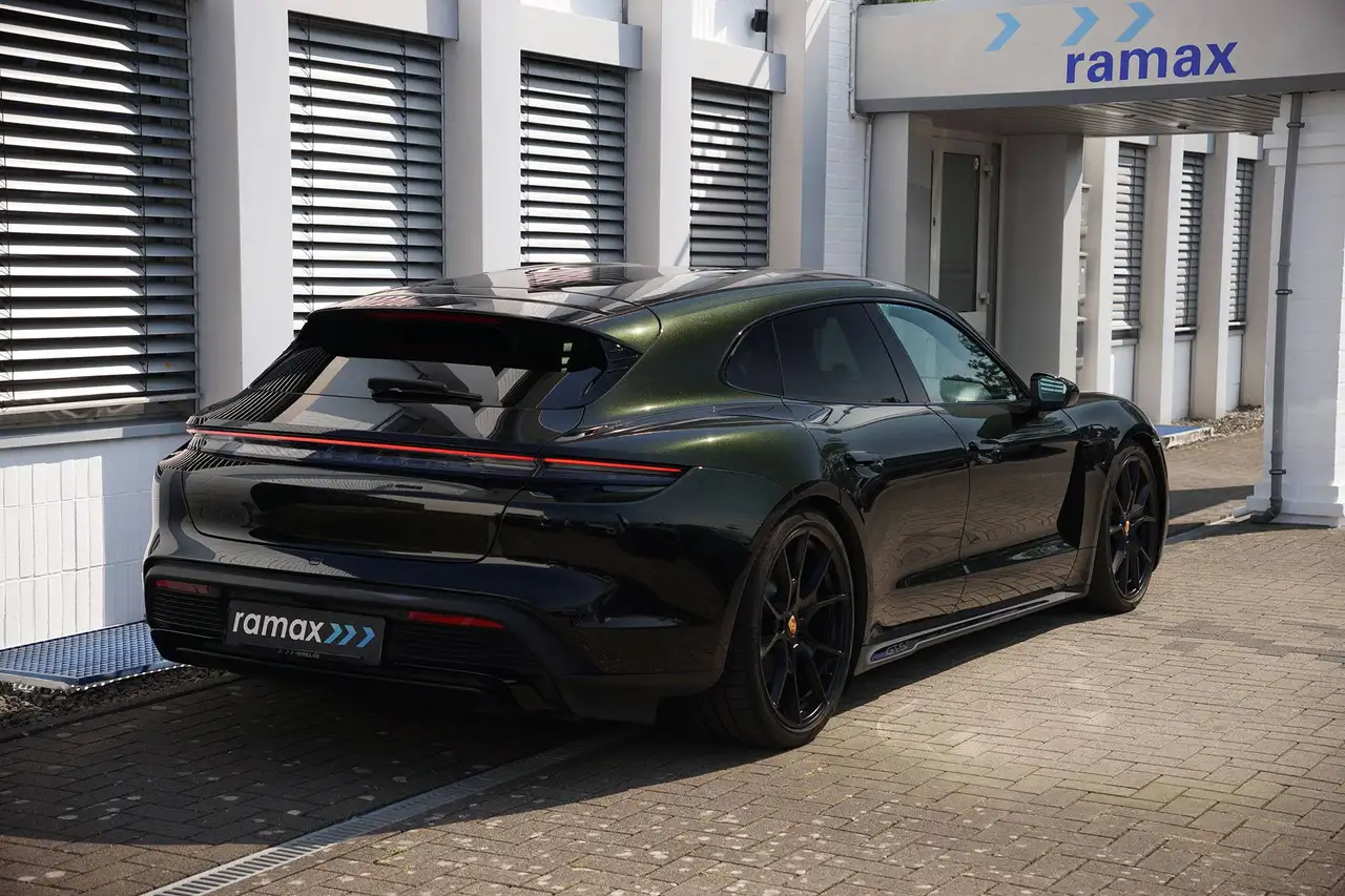 Porsche Taycan GTS Sport Turismo INDIVIDUAL DUNKELOLIVE MET.