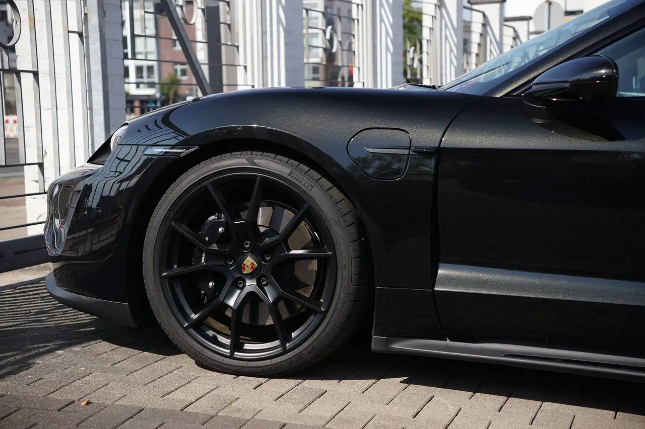 Porsche Taycan GTS Sport Turismo INDIVIDUAL DUNKELOLIVE MET., миниатюра 14