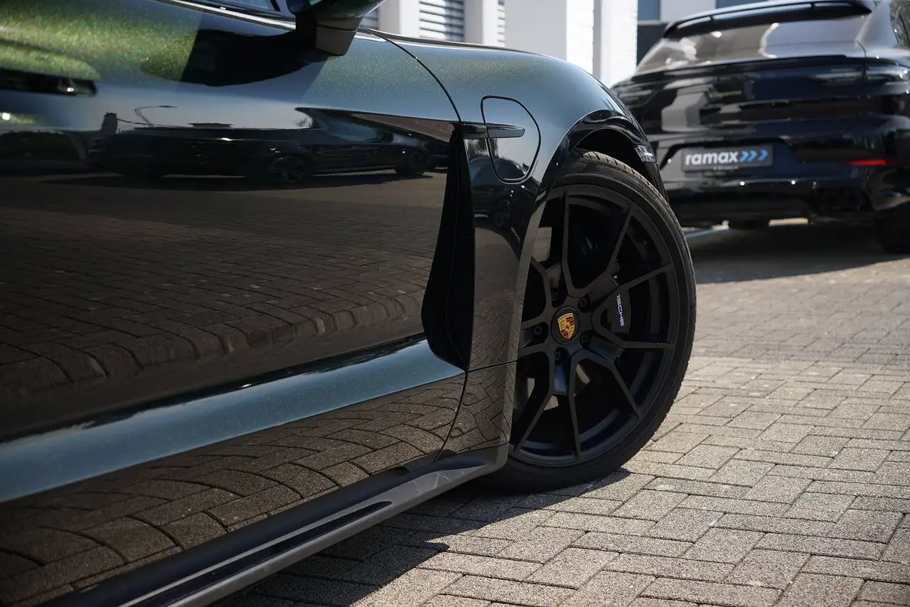 Porsche Taycan GTS Sport Turismo INDIVIDUAL DUNKELOLIVE MET., миниатюра 10