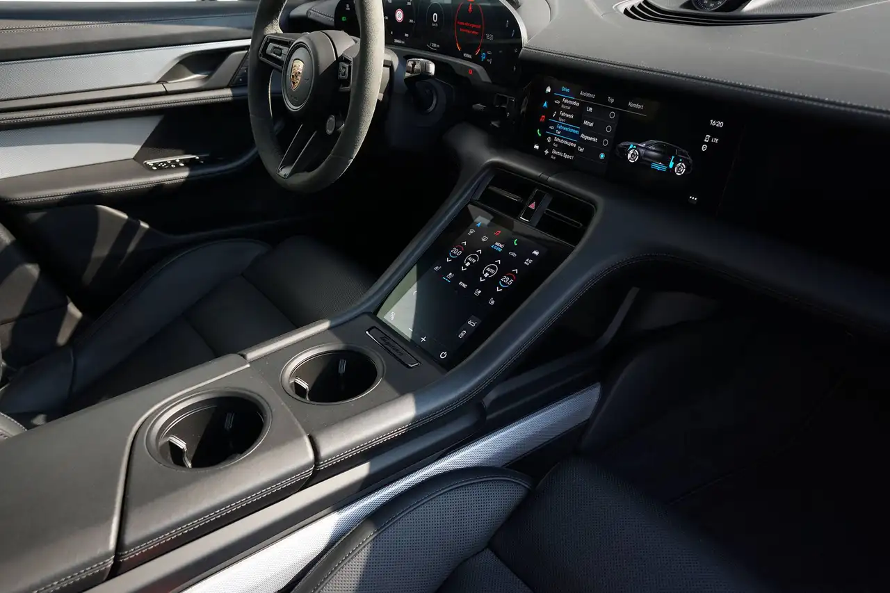 Porsche Taycan GTS Sport Turismo INDIVIDUAL DUNKELOLIVE MET., миниатюра 22