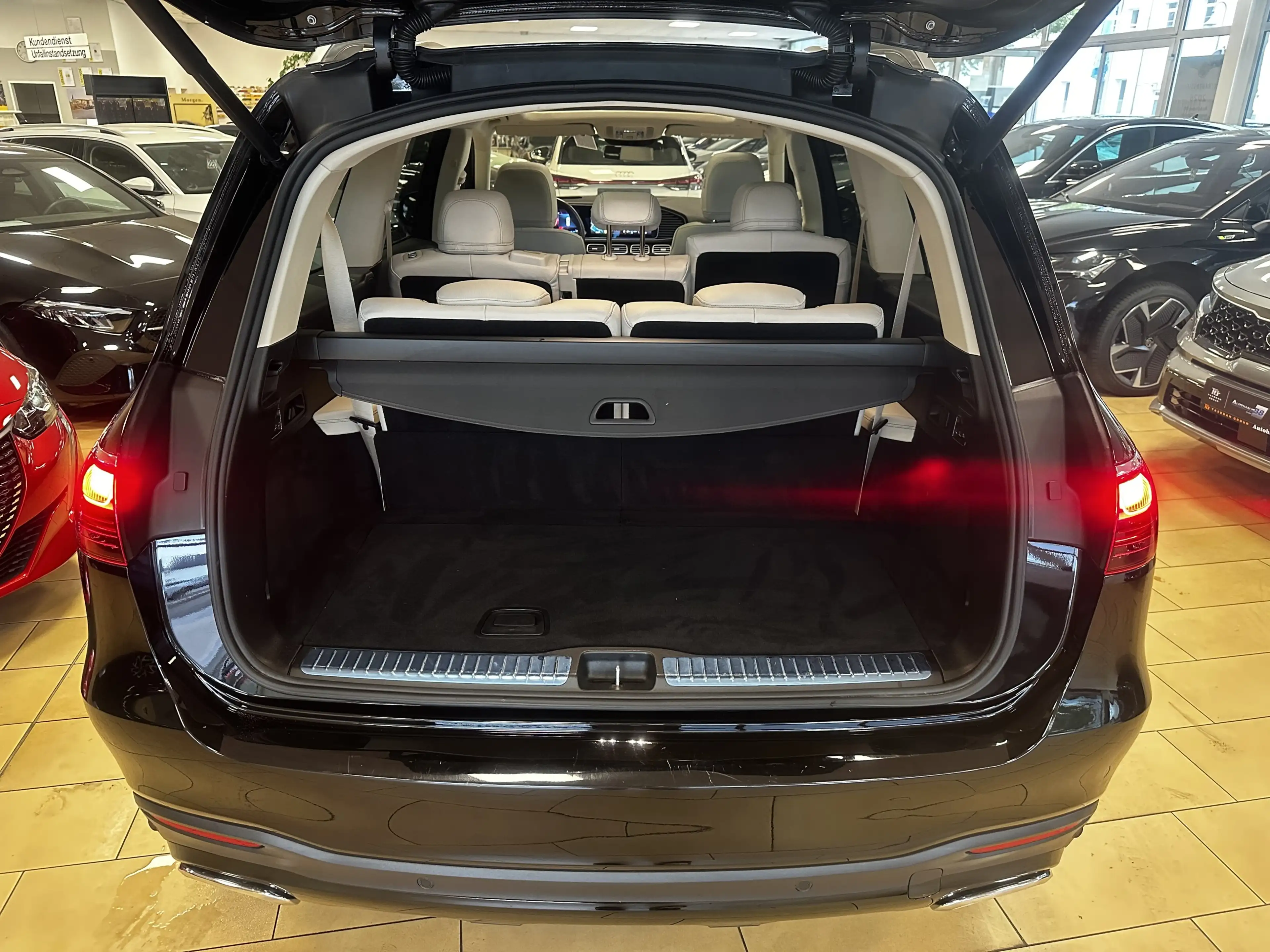 Mercedes-Benz GLS 450 AMG*Airmatic*Pano*Burmester*AHK*SHZ+BLÜ — photo 7