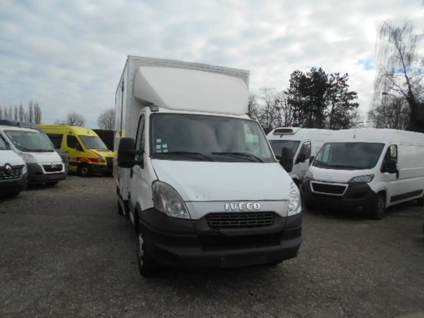 Iveco Daily 3.0 koffer 4.10 lang++ airco++laadbrug 750 kg++ Wit - 2