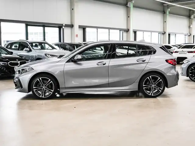 BMW 1 Series view 4