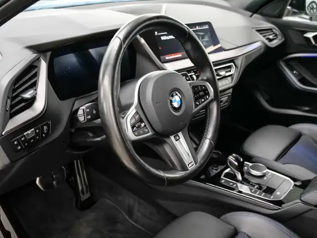 BMW 1 Series view 8