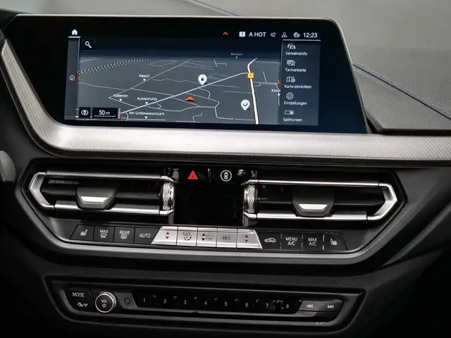 BMW 1 Series view 13
