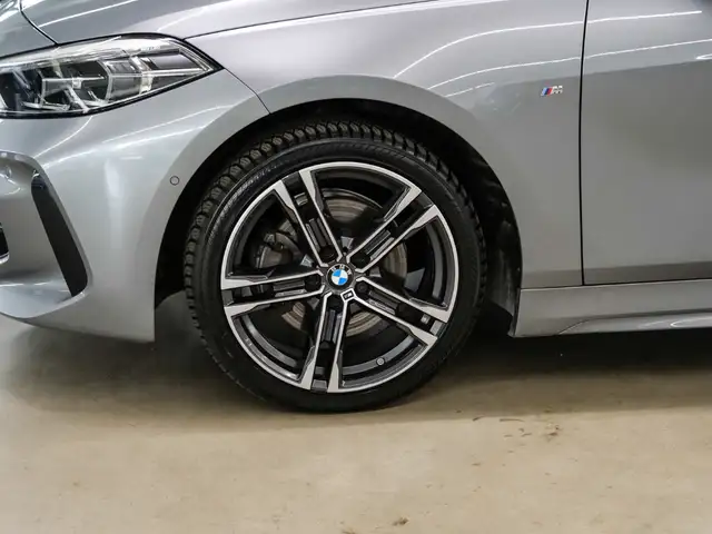 BMW 1 Series view 7