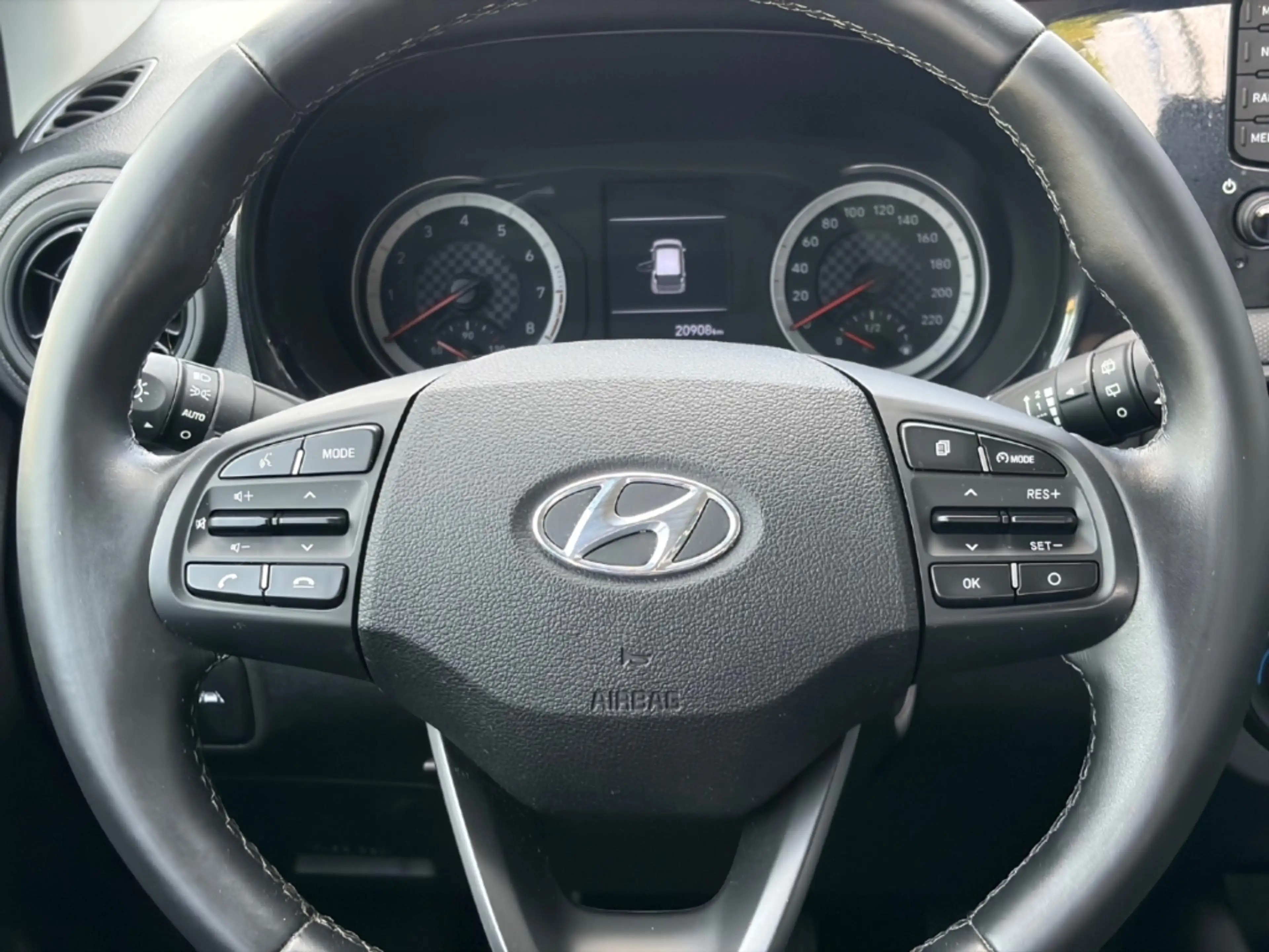 Hyundai i10 1.0 Trend Navi Rückfahrkamera — photo 11