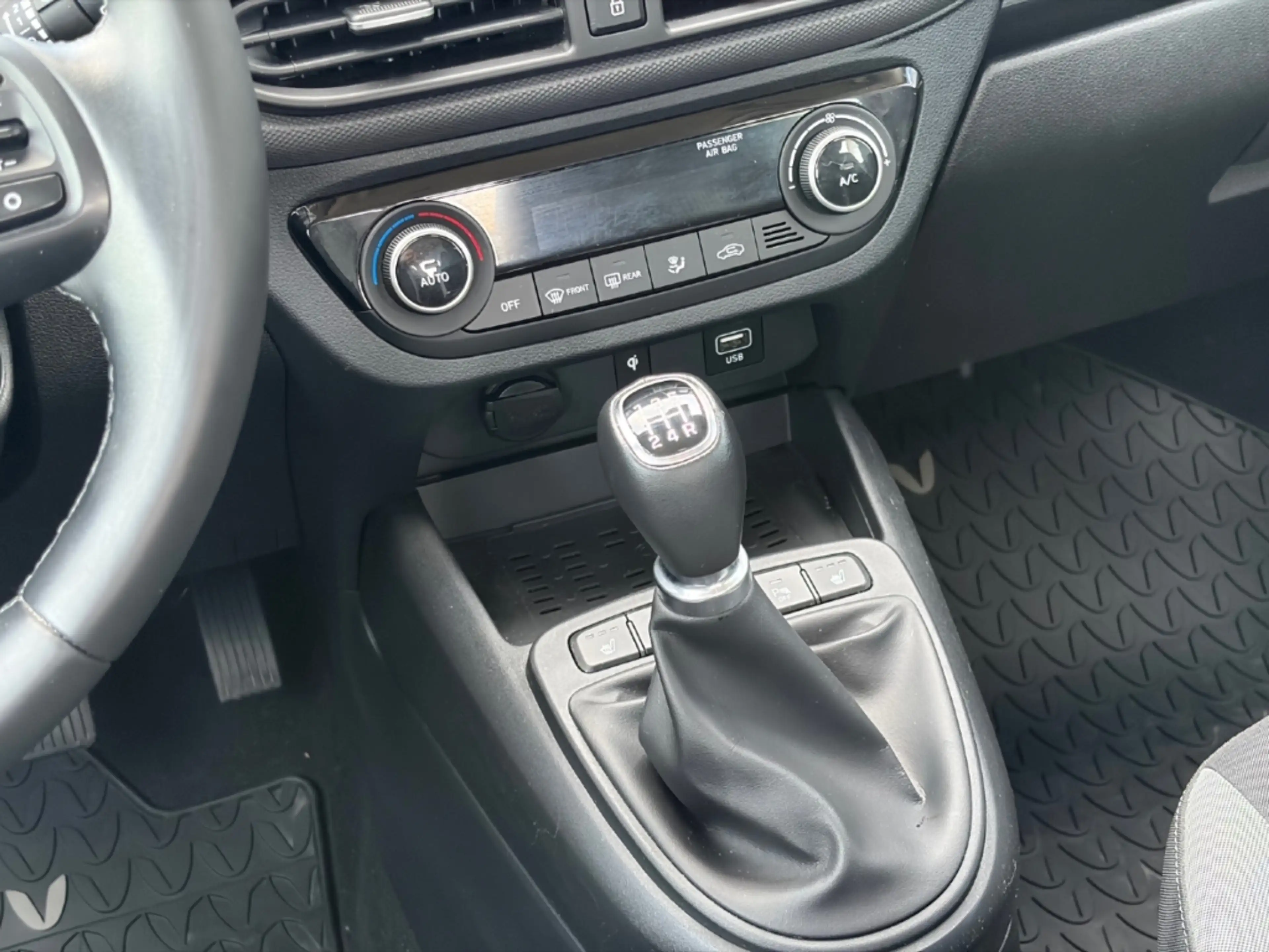 Hyundai i10 1.0 Trend Navi Rückfahrkamera — photo 14