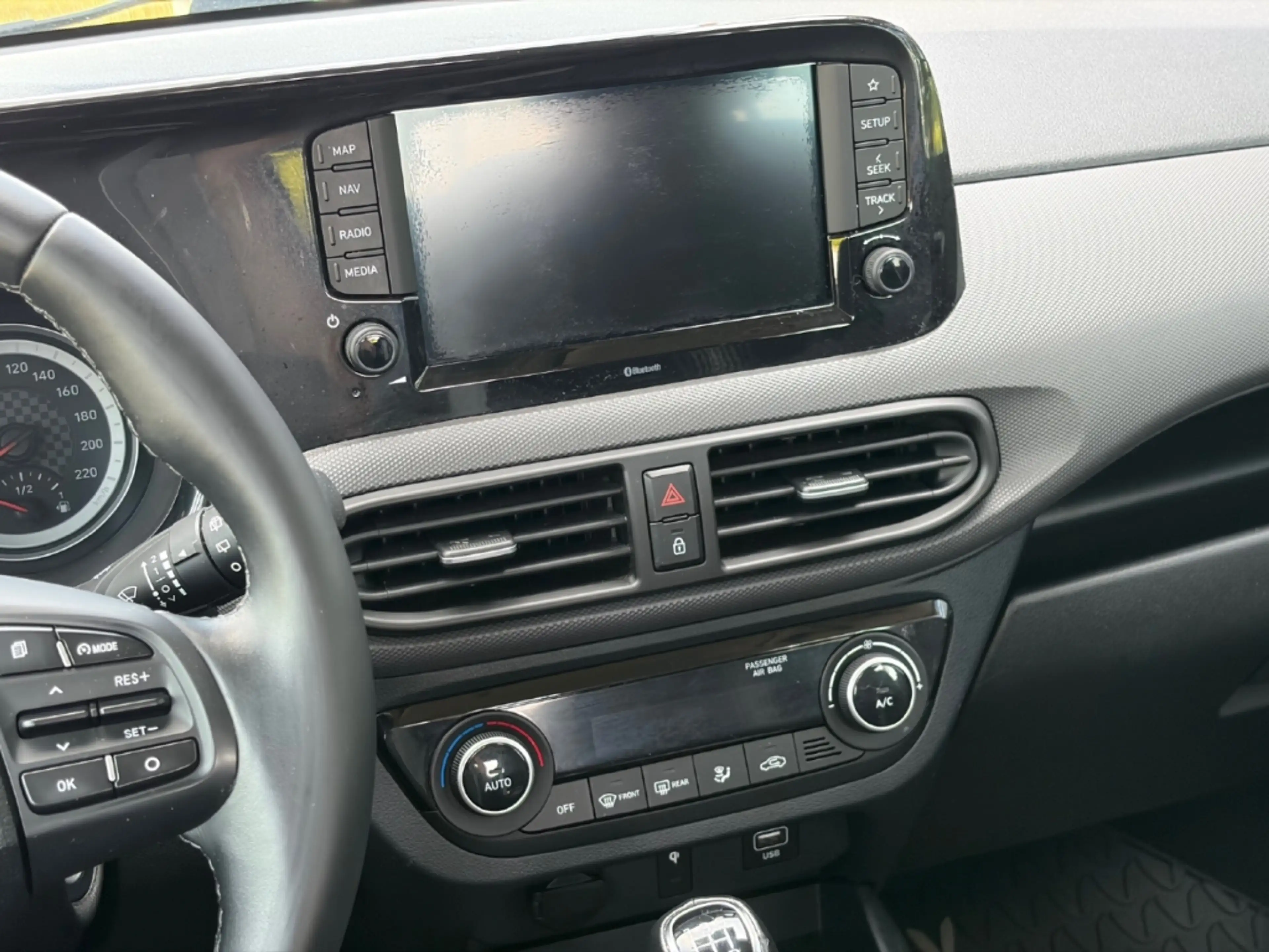 Hyundai i10 1.0 Trend Navi Rückfahrkamera — photo 13