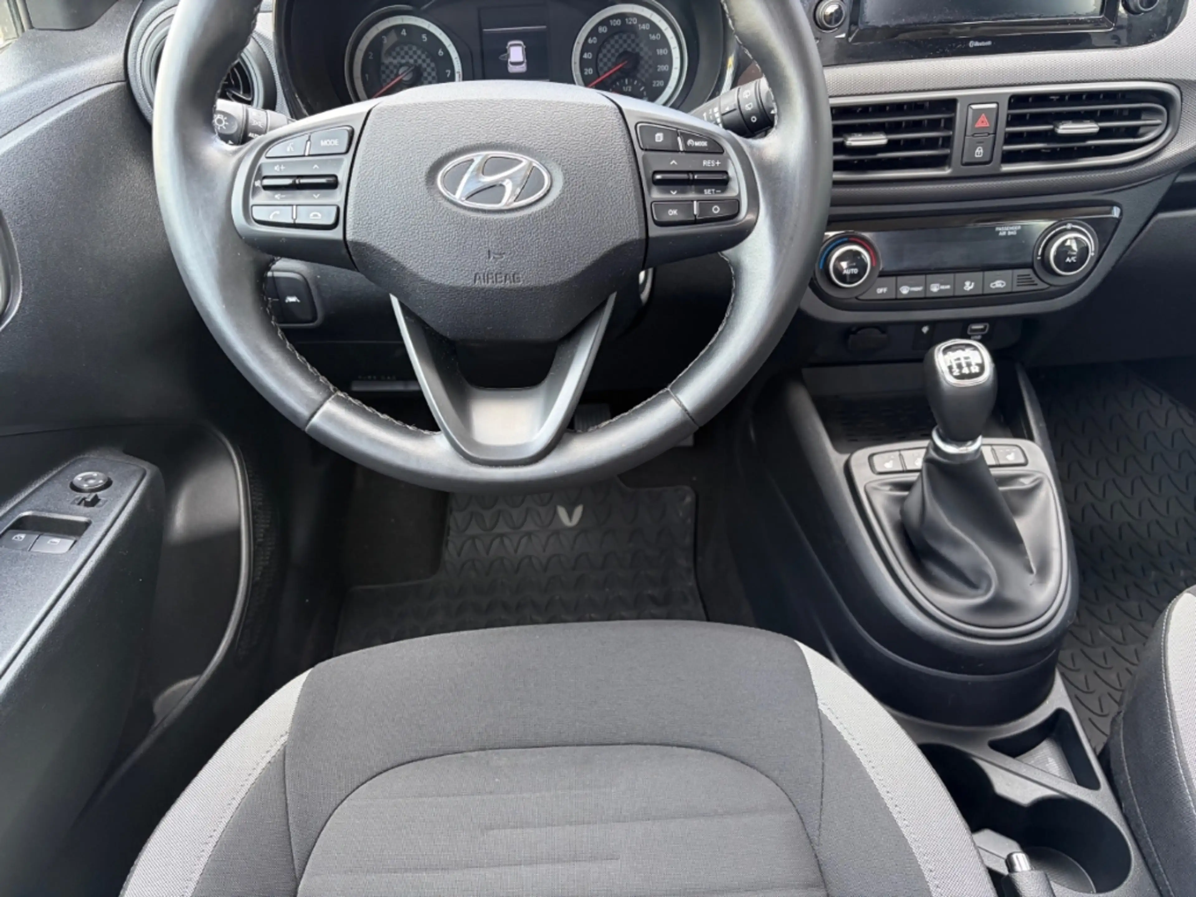 Hyundai i10 1.0 Trend Navi Rückfahrkamera — photo 10