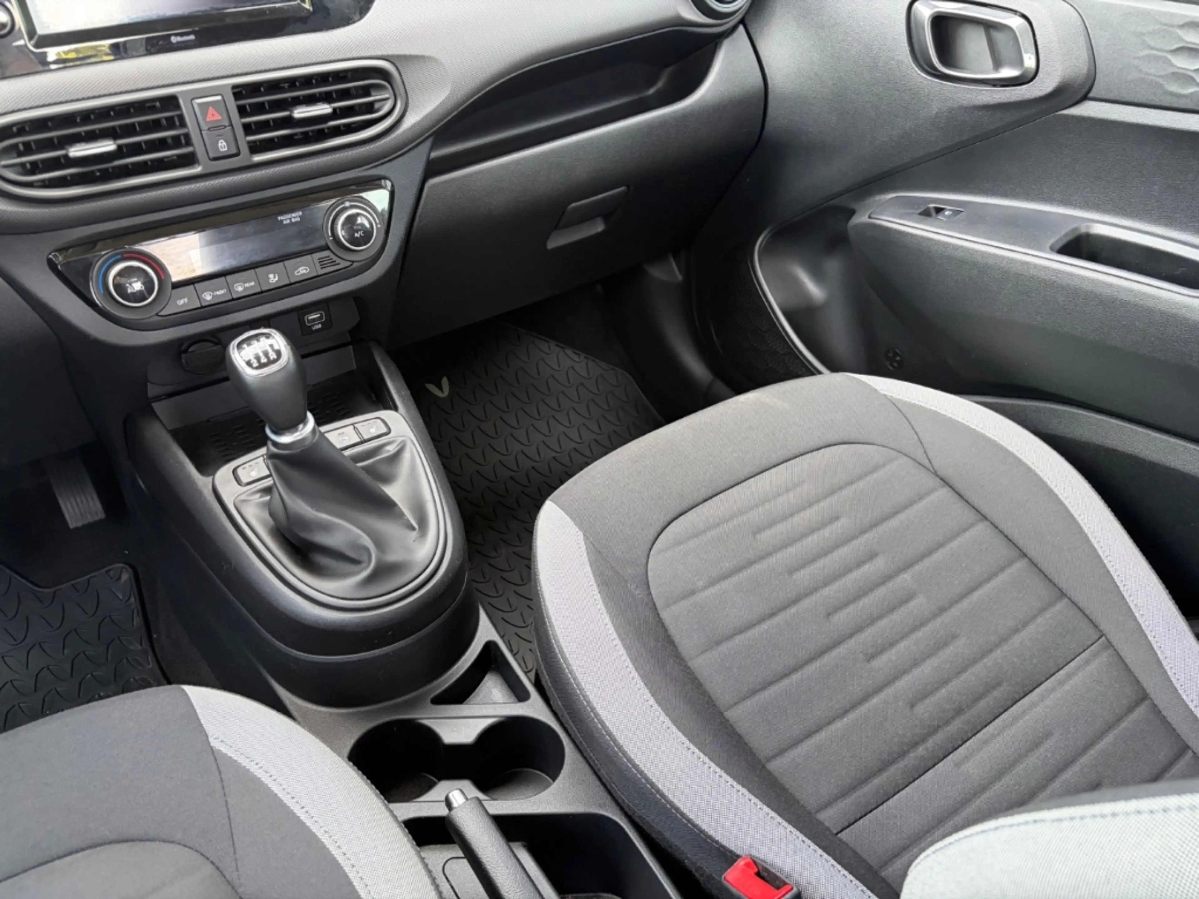 Hyundai i10 1.0 Trend Navi Rückfahrkamera — photo 12