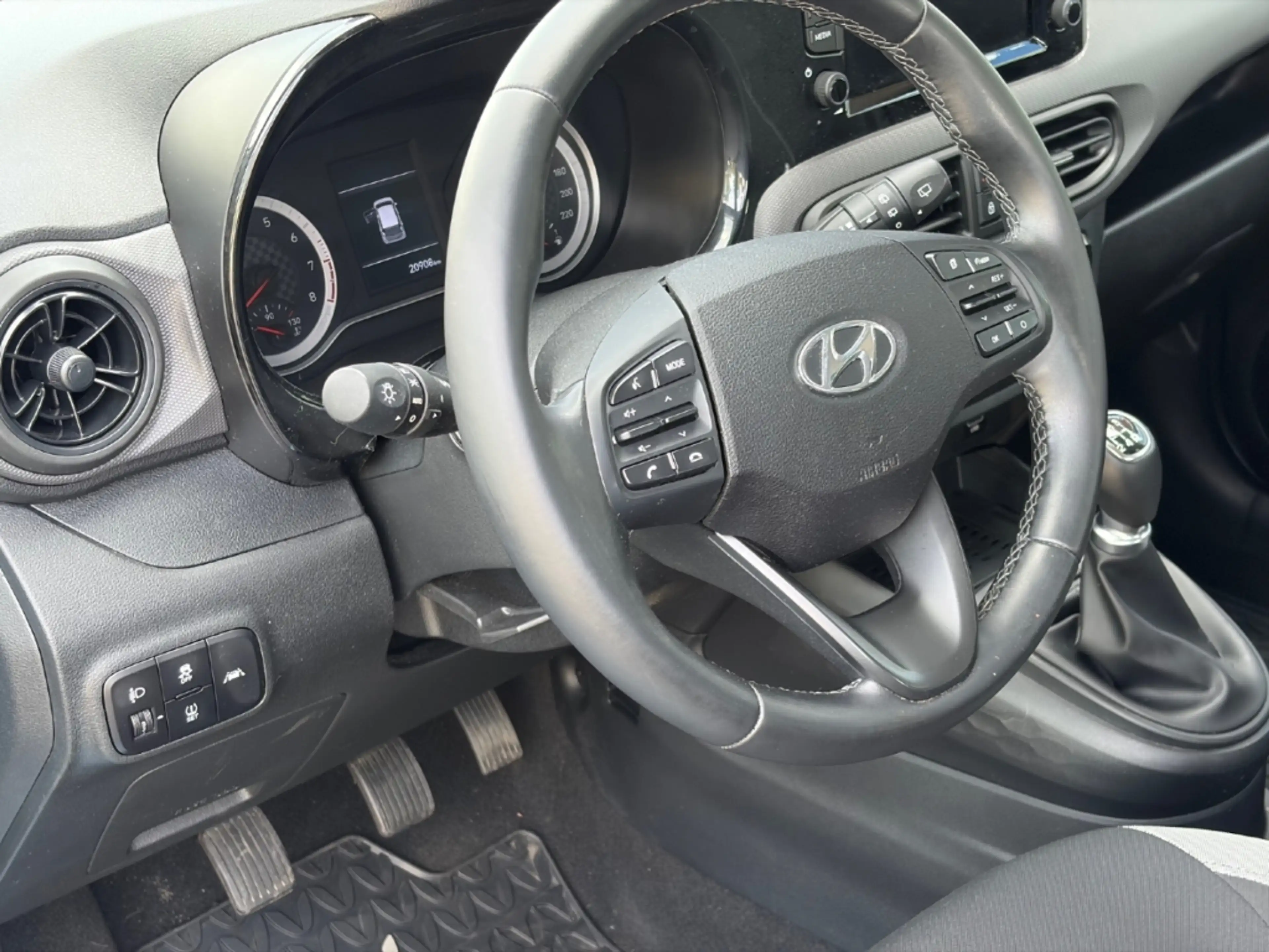 Hyundai i10 1.0 Trend Navi Rückfahrkamera — photo 8