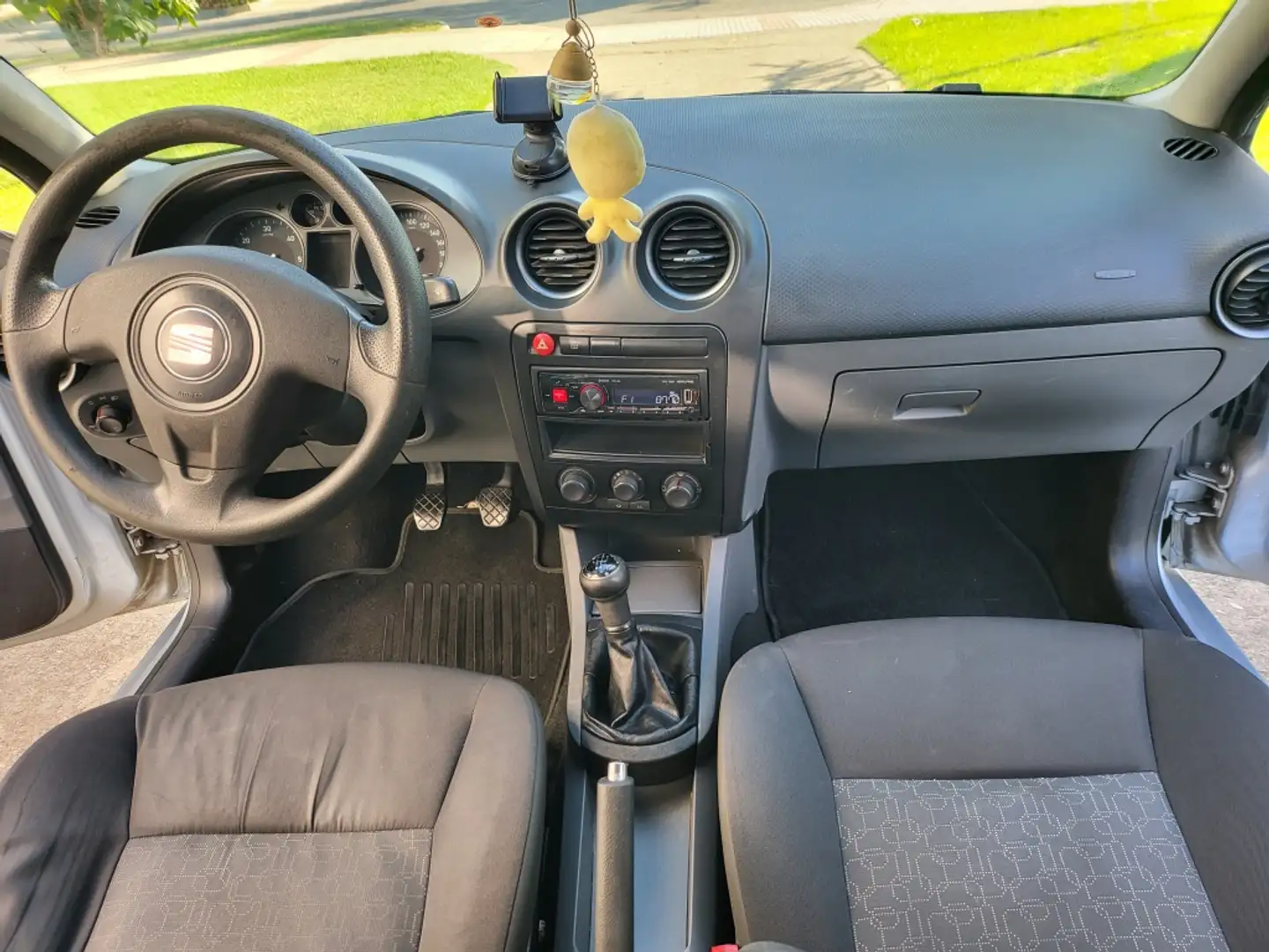 SEAT Ibiza 1.4 TDi Cool Gris - 2