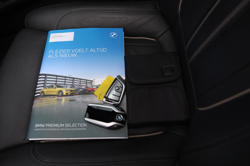 BMW 530 5-serie Touring 530i xDrive High Executive — photo 6