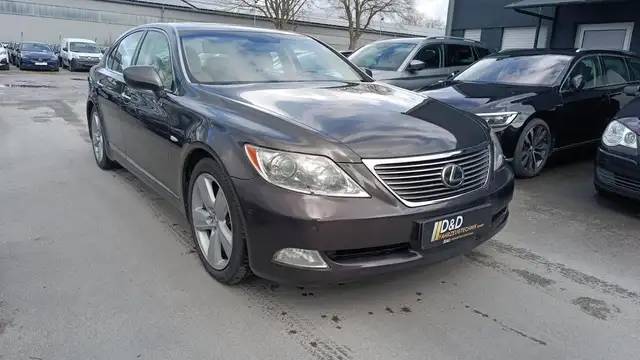 Lexus LS 460 Premium*ACC*Kühlschrank*DVD*Scheckheft