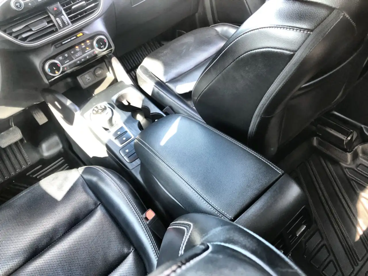 Ford Escape снимка Ford Escape