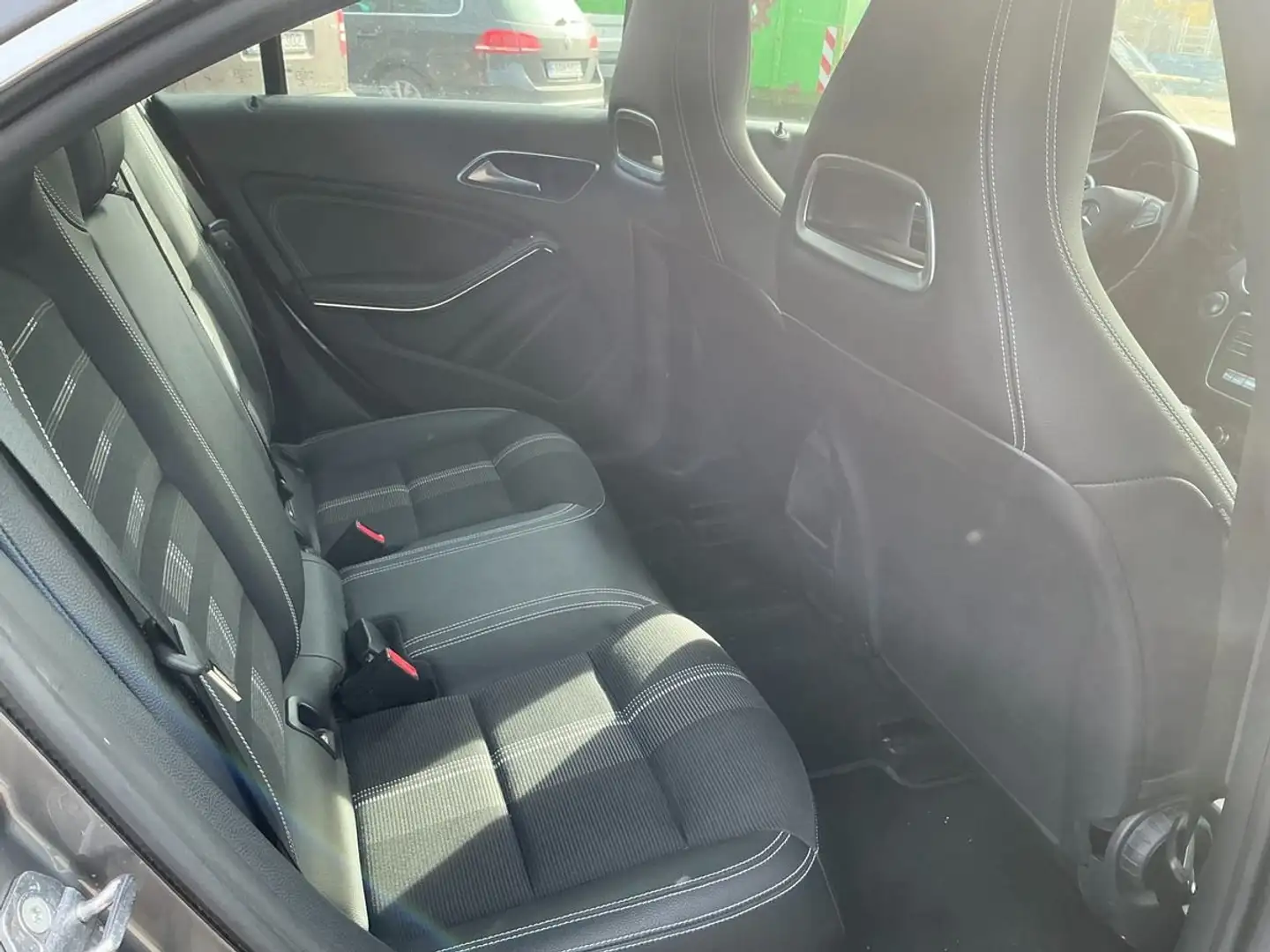 Mercedes-Benz CLA 180 CLA+180+Urban Grigio - 1