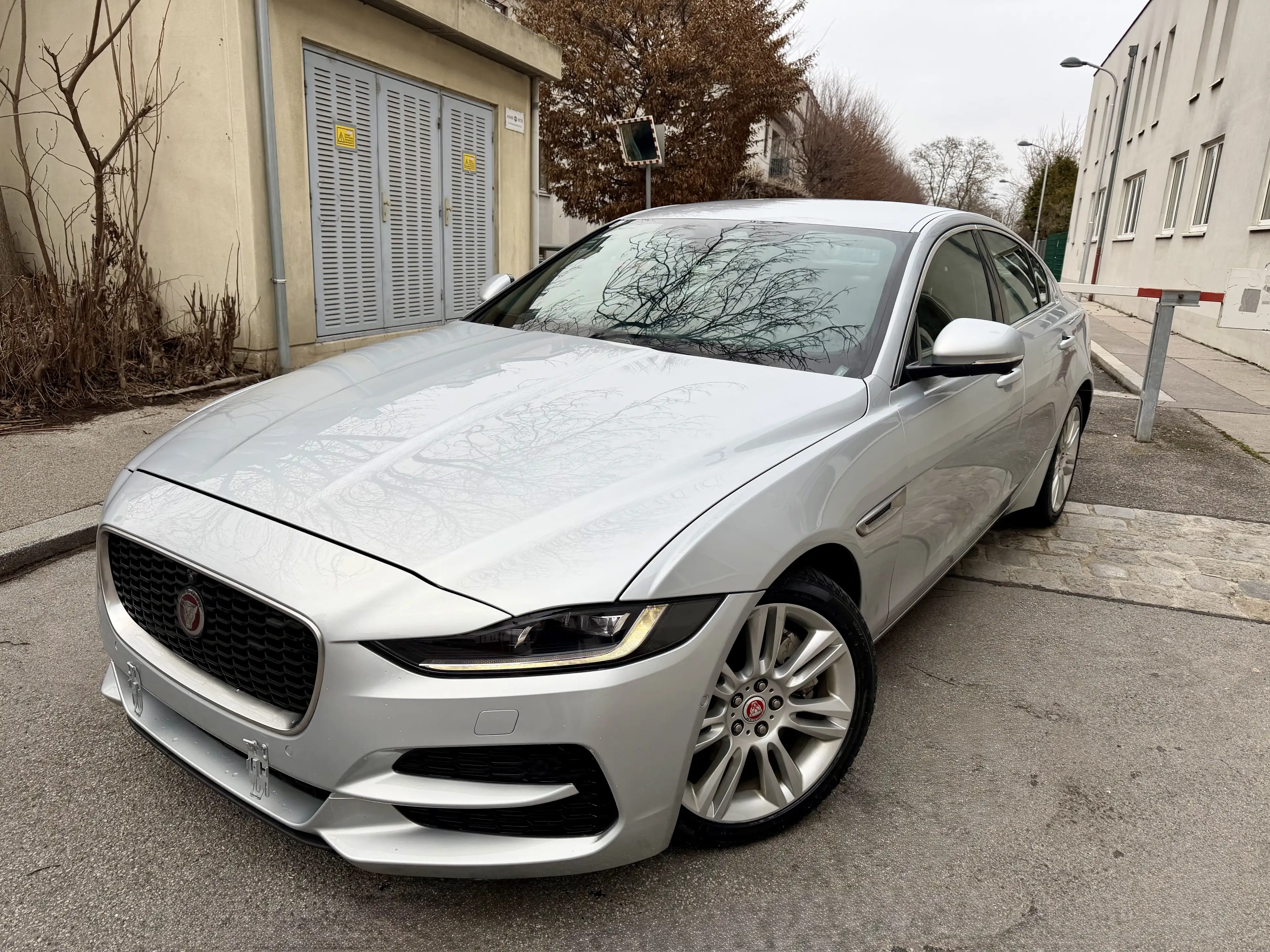 Jaguar XE D200 AWD HSE Aut. — photo 3