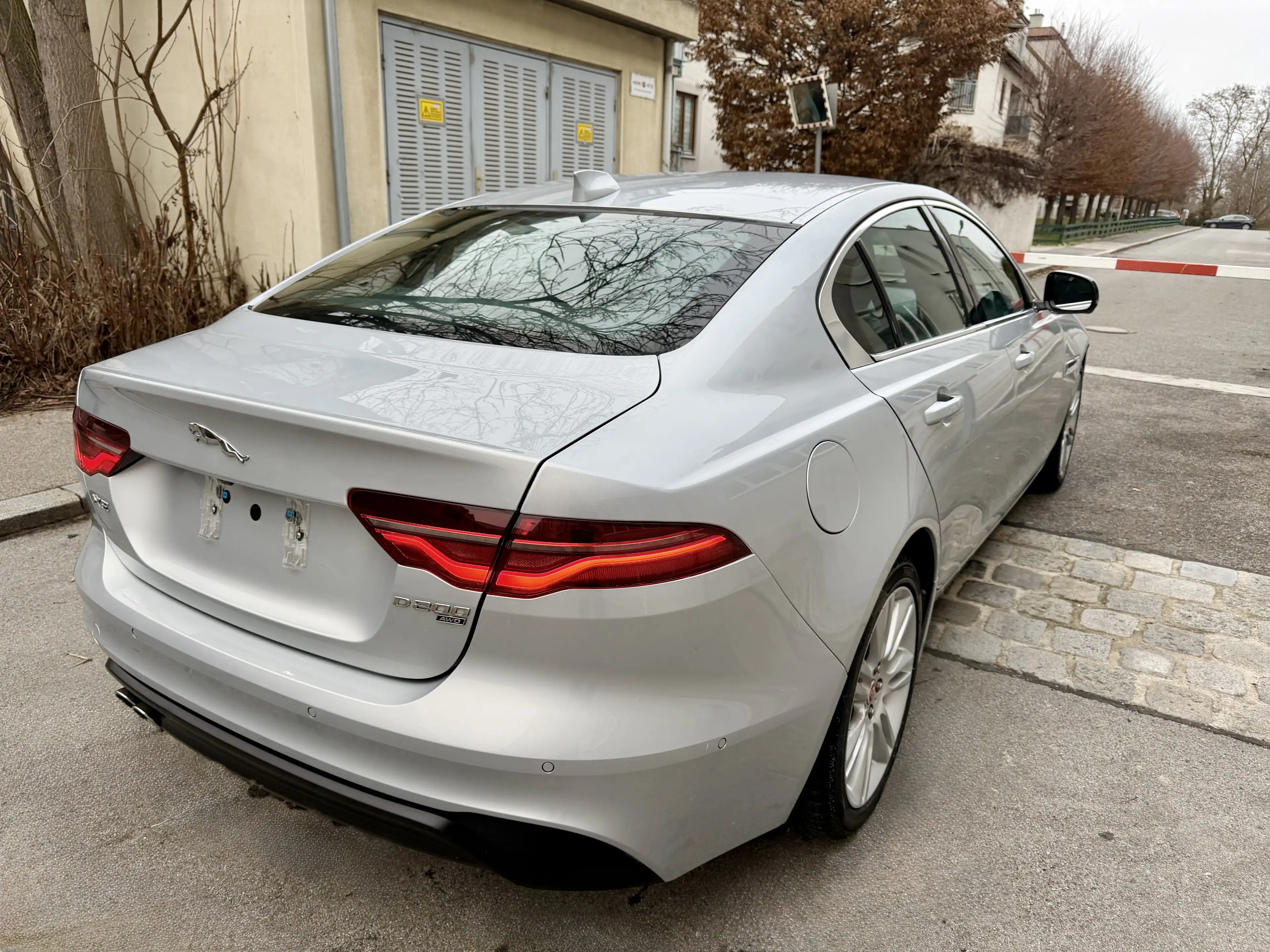 Jaguar XE D200 AWD HSE Aut. — photo 4