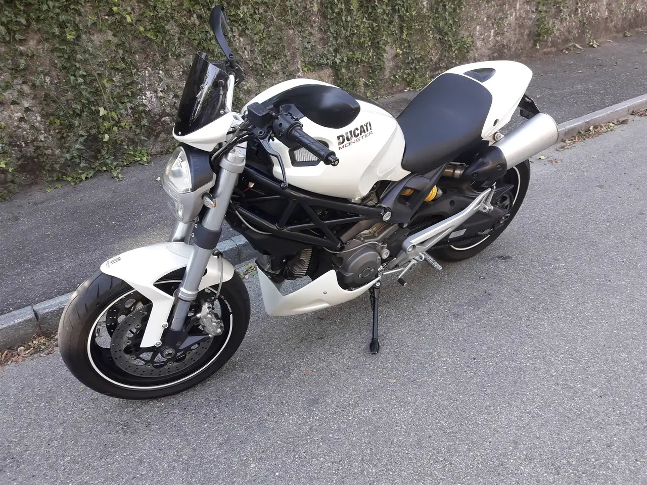 Ducati Monster 696
