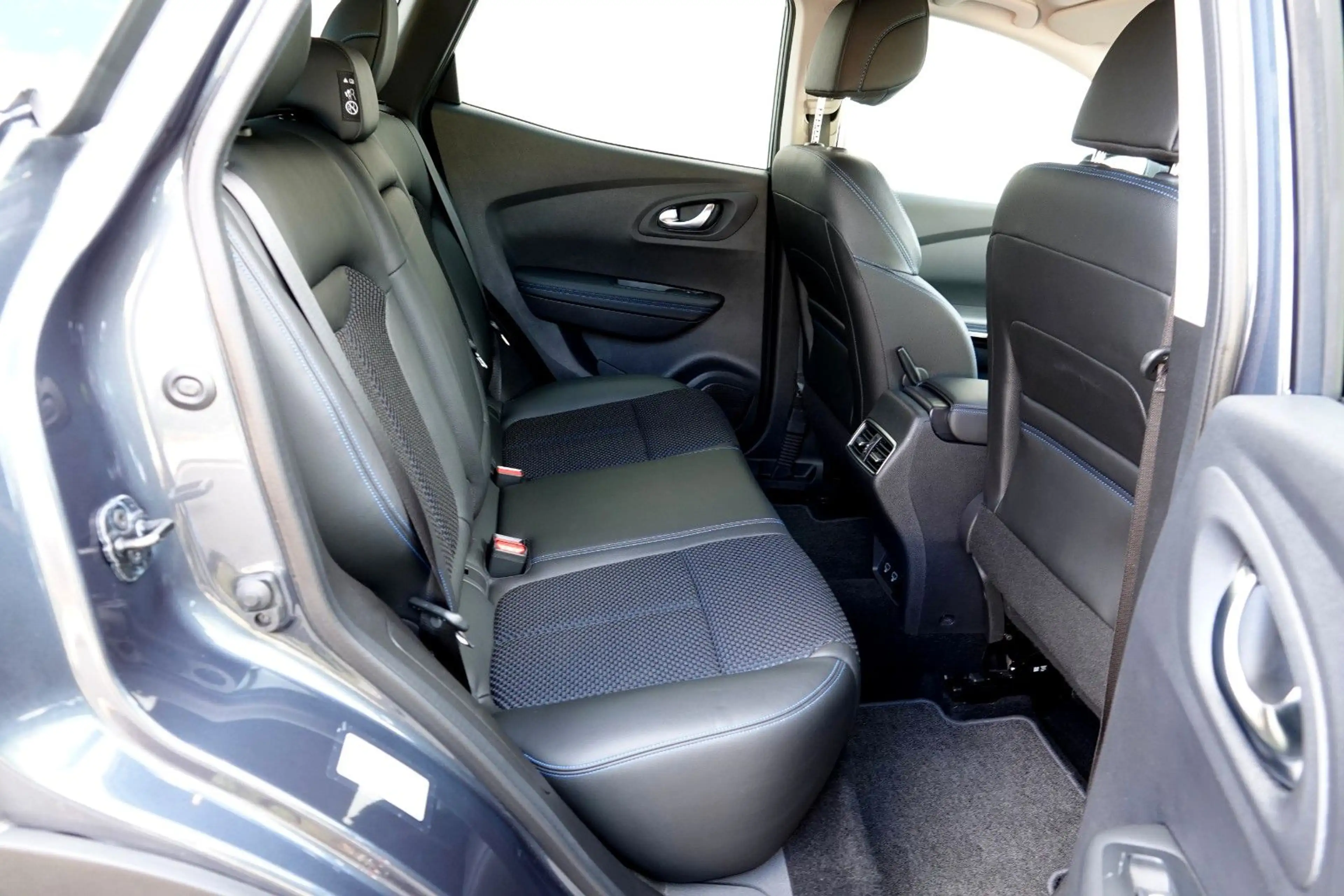 Renault Kadjar 1.3 TCe 160 *LIMITED DELUXE* FULL LED*KAM — photo 9