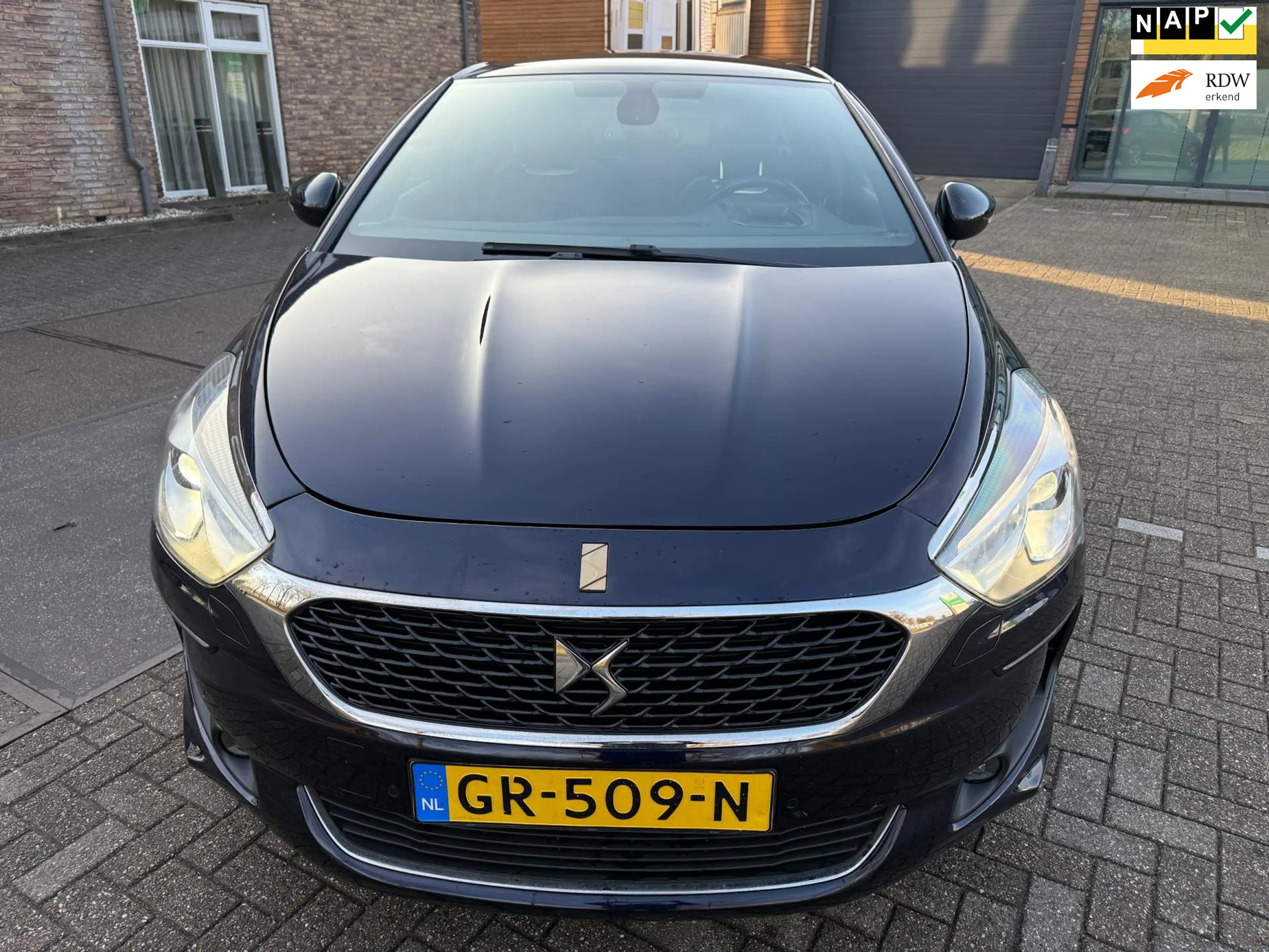 DS Automobiles DS 5 1.6 THP 1955 -- mooi luxe uitvoering / nieuwe dist