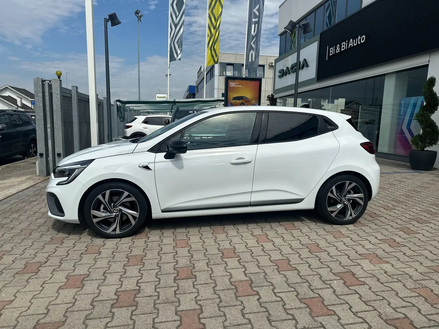 Renault Clio Clio V  E-Tech hybrid R.S. Line 145cv auto Bianco - 2