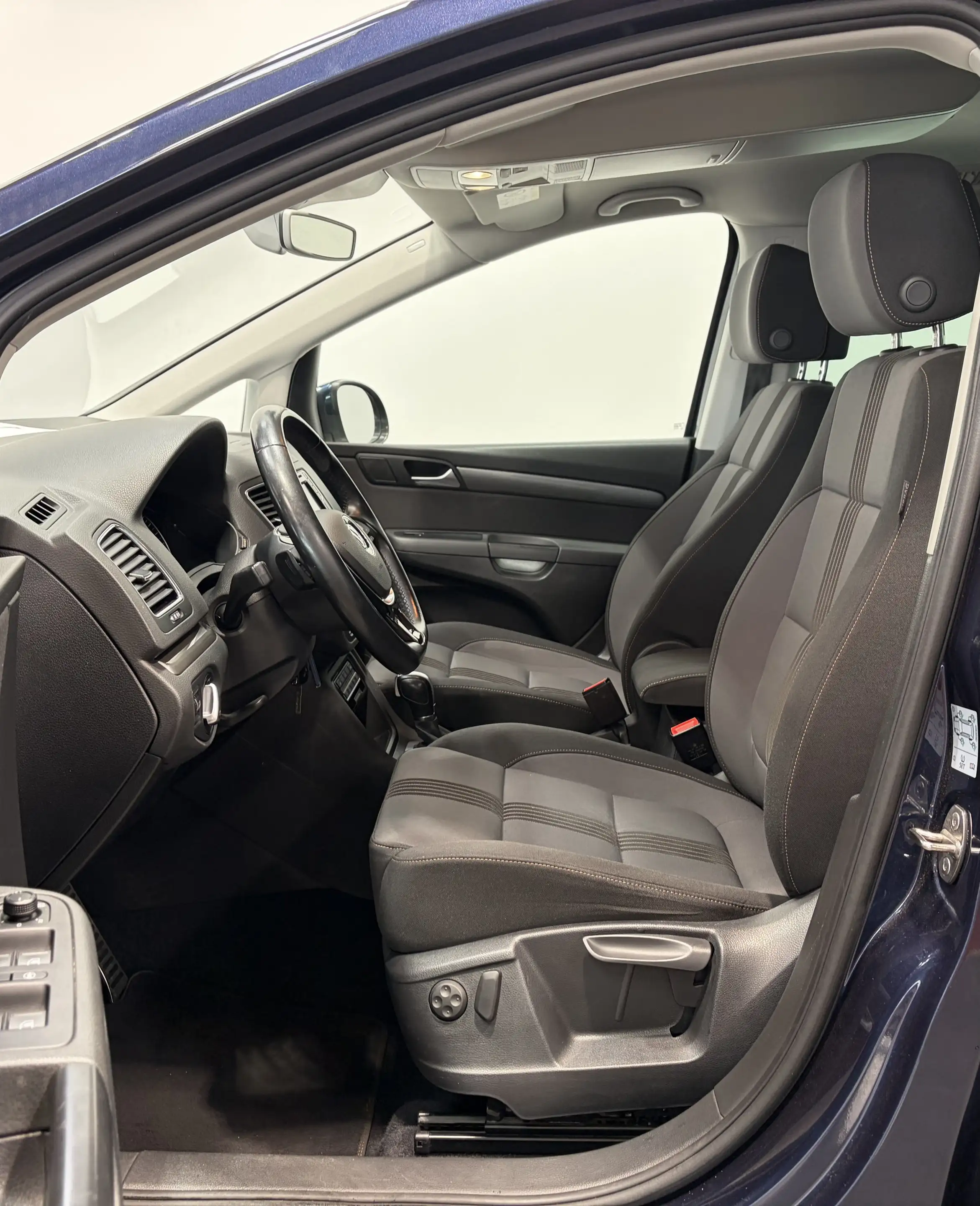 Volkswagen Sharan Allstar Plus *ACC *3-Zonen *AHK *Bi-Xenon — photo 8