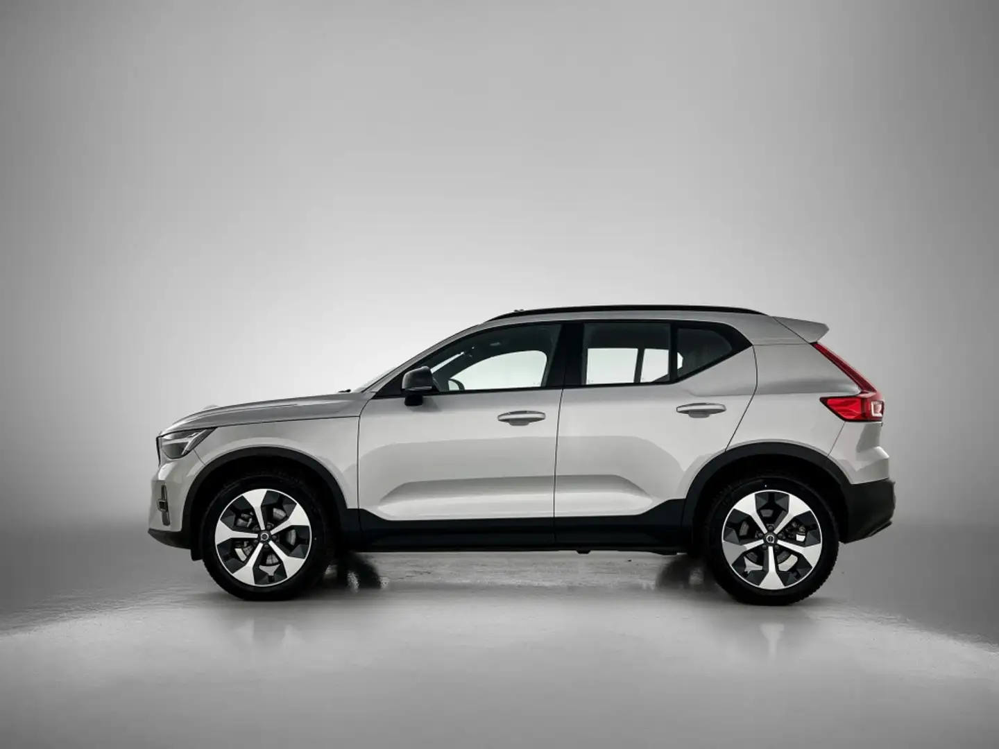 Volvo XC40 B3 Dark | Nubuck | Pano | Climate Pack | Pilot Ass Grijs - 2