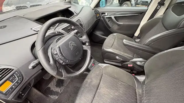 Citroen C4 Picasso view 8