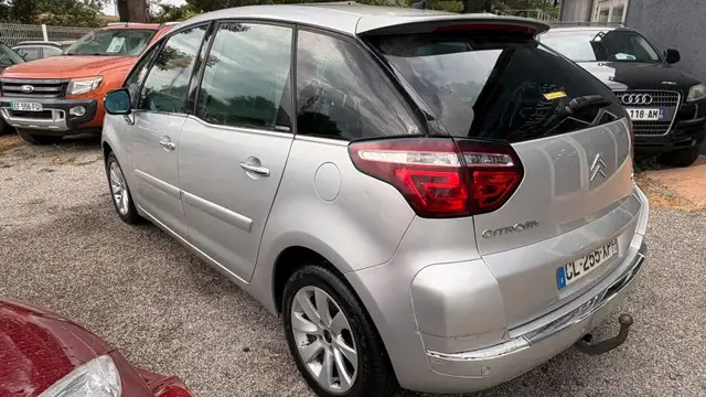 Citroen C4 Picasso view 3