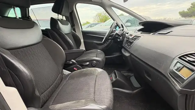 Citroen C4 Picasso view 9