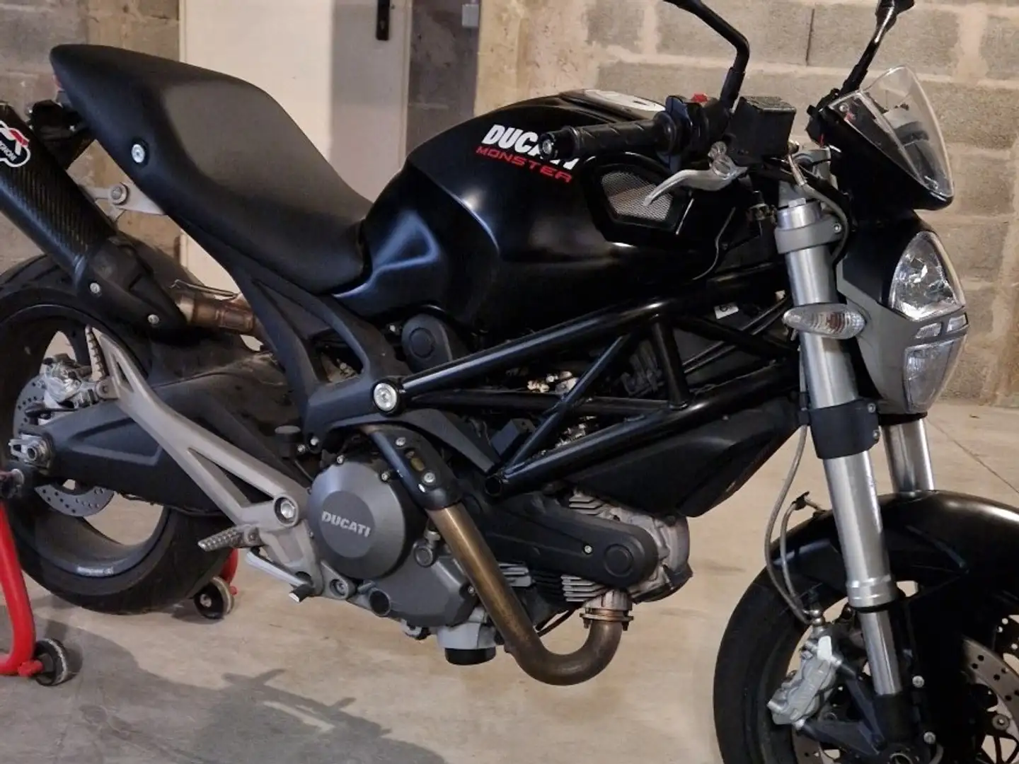 Ducati Monster 696 plus Czarny - 2