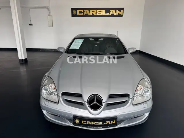 Mercedes-Benz SLK view 3