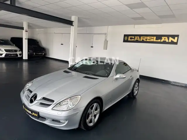 Mercedes-Benz SLK view 4