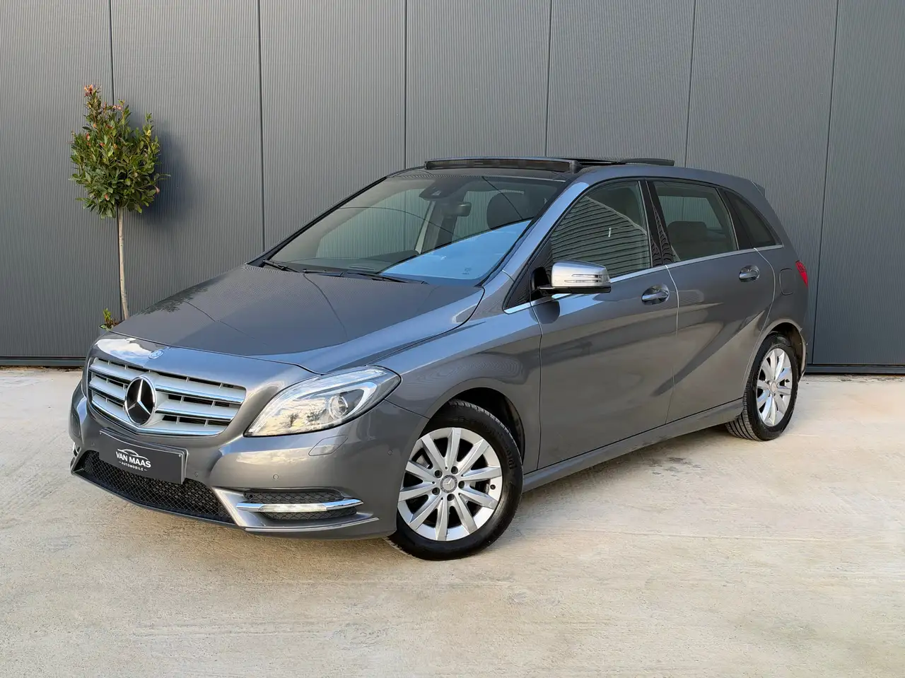 Mercedes-Benz B 180