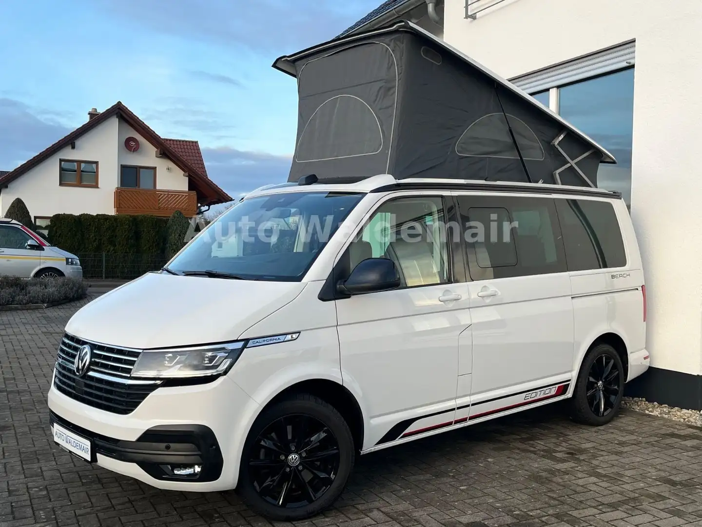 Volkswagen T6 California T6.1 California BEACH Tour EDITION 4Motion LED Weiß - 1