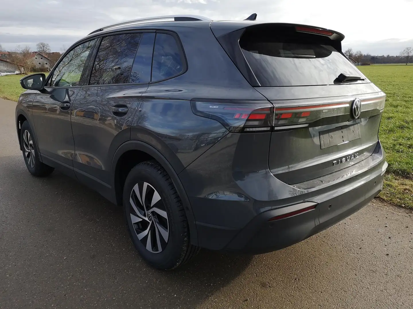 Volkswagen Tiguan 1.5 eTSI Life Navi ACC LED AHK Gris - 2