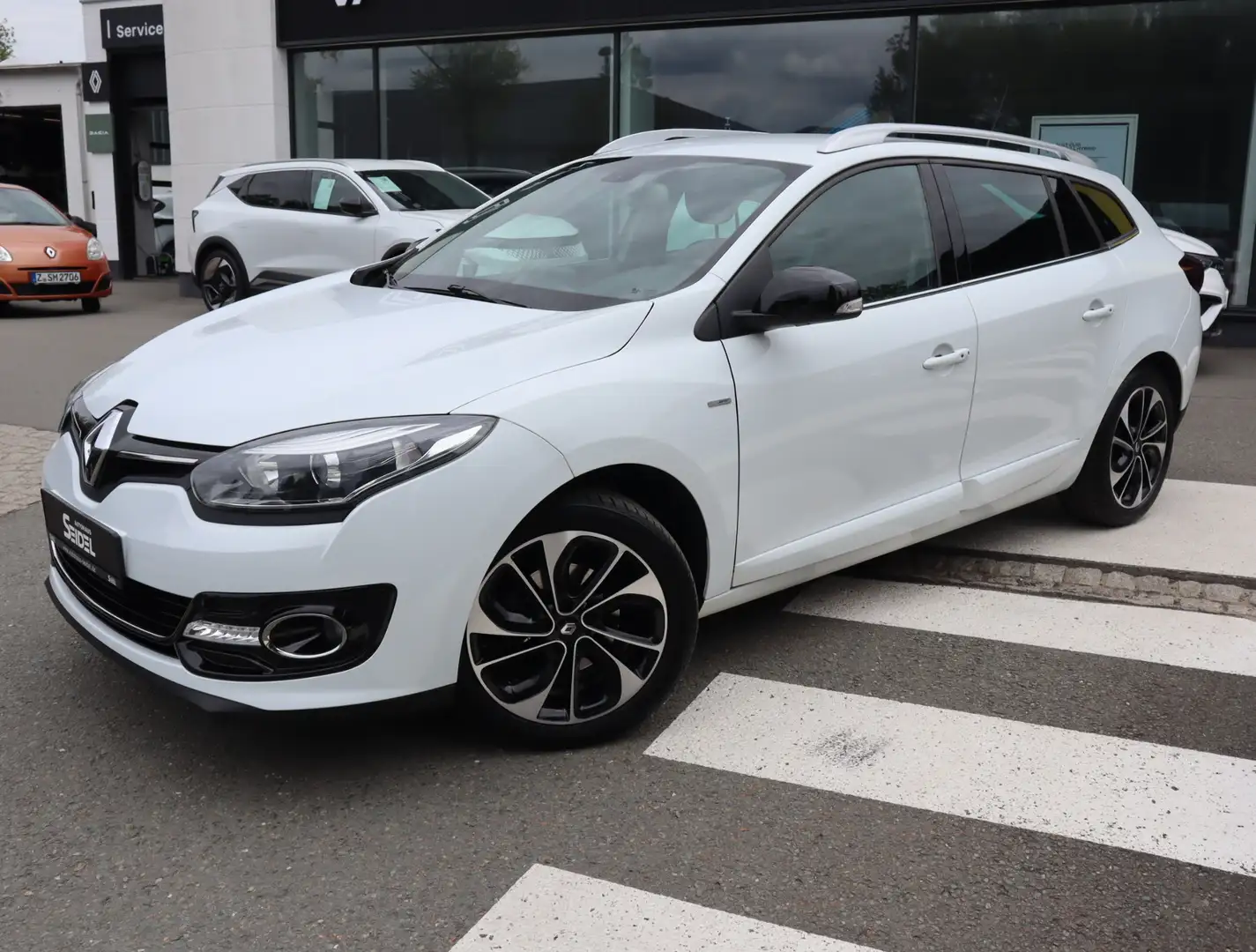 Renault Megane Grandtour Bose Edition TCe 130 EDC Aut. Weiß - 2
