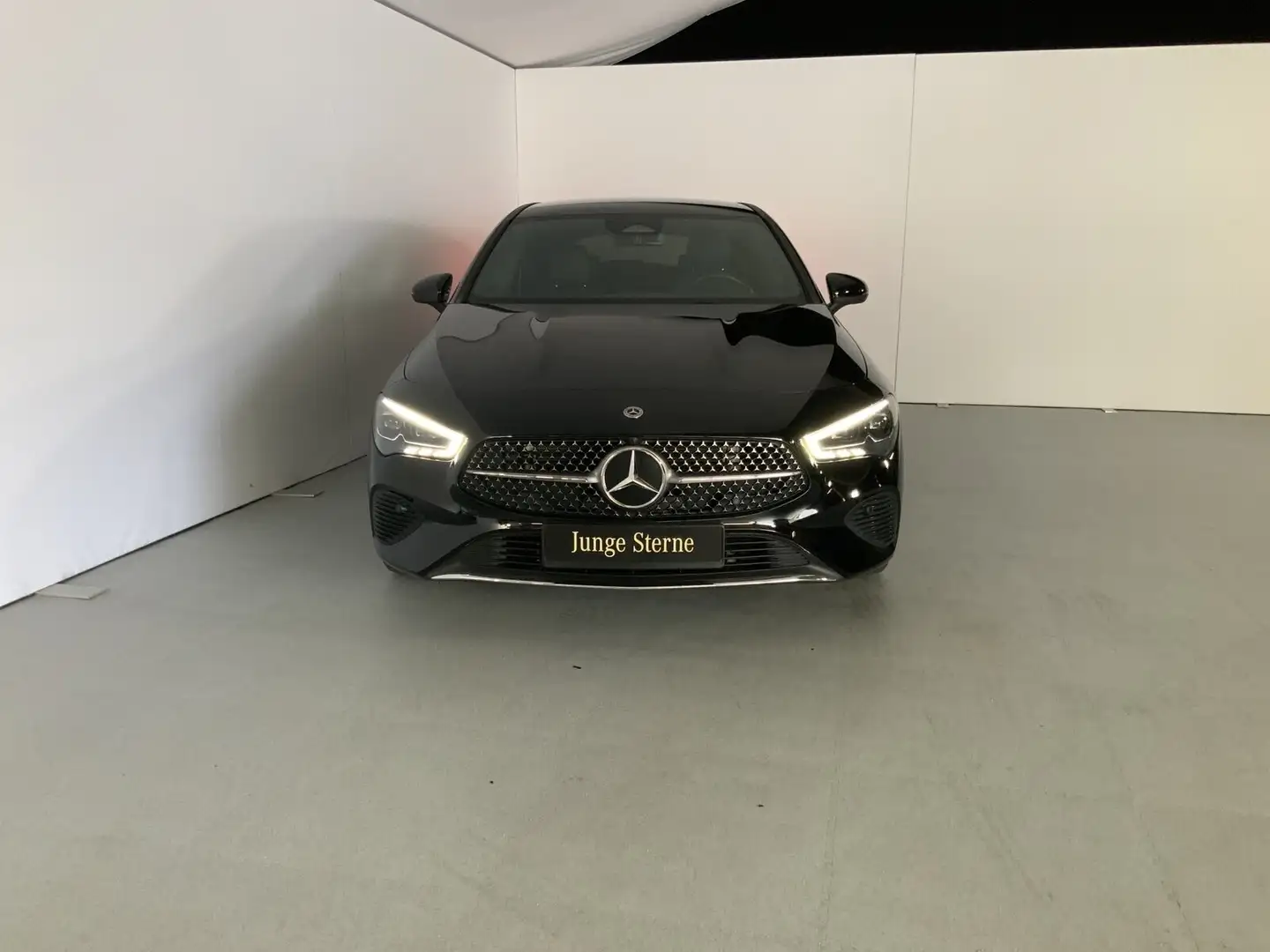 Mercedes-Benz CLA 180 CLA 180 SB Prog Standh AHK MULTIBEAMLED Keyless Schwarz - 2