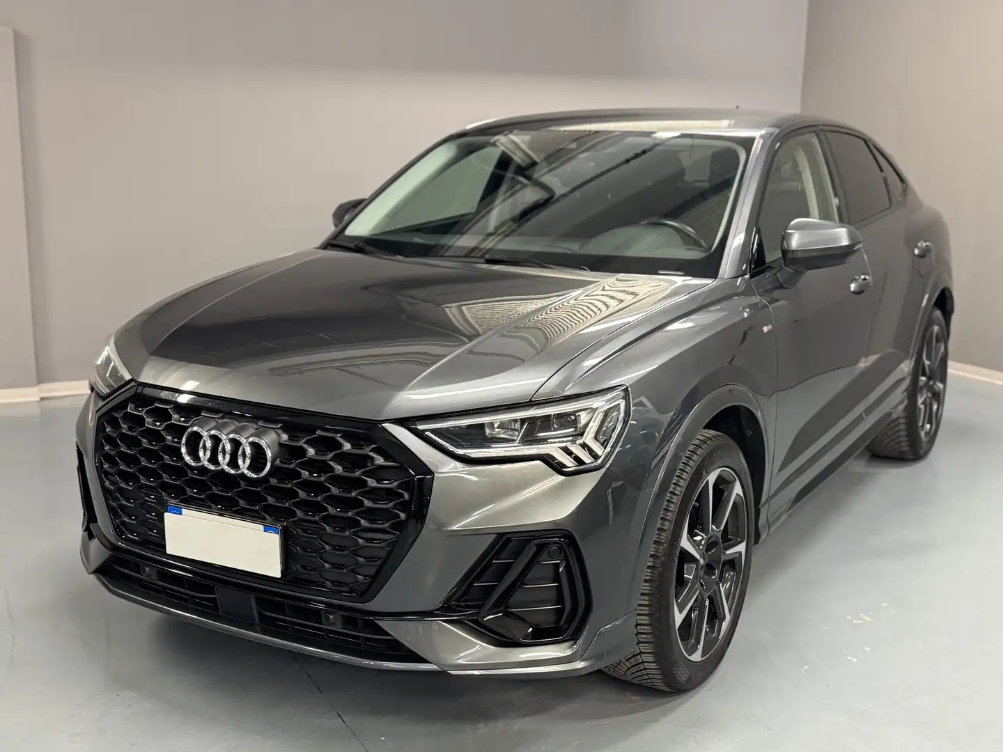 Audi Q3 Sportback 35 1.5 tfsi mhev S line150cv s-tronic Grau - 1