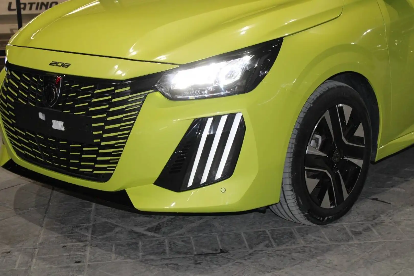 Peugeot 208 1.2 puretech Allure s&s 100cv Con CARPLAY Groen - 2