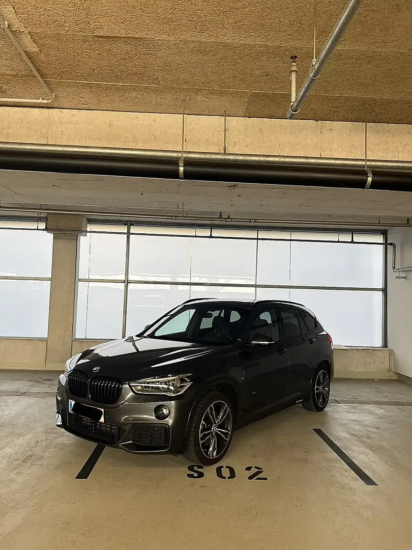 BMW X1 xDrive 20d Aut. Grau - 1