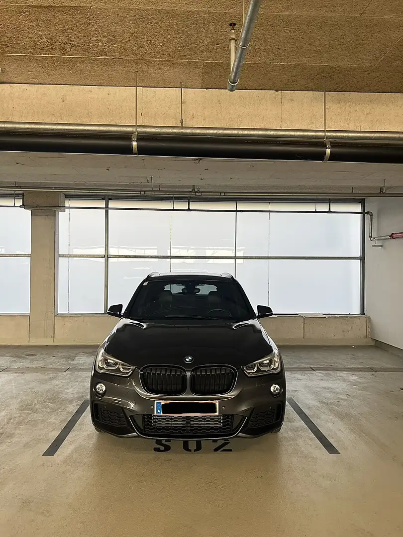 BMW X1 xDrive 20d Aut. Grau - 2