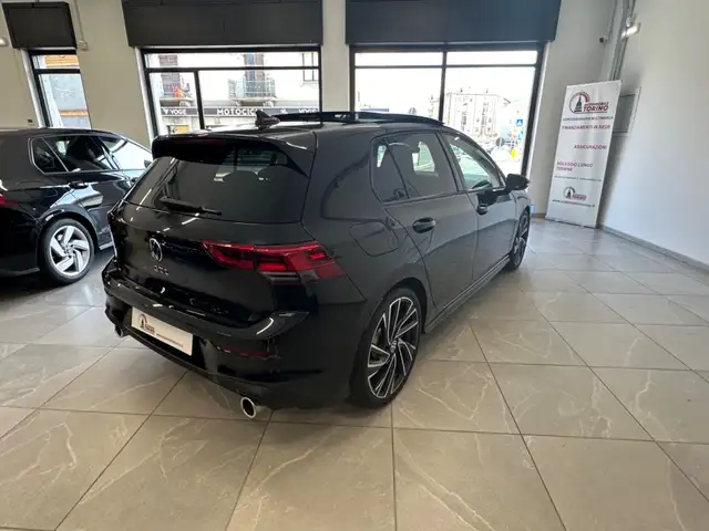 Volkswagen Golf view 4