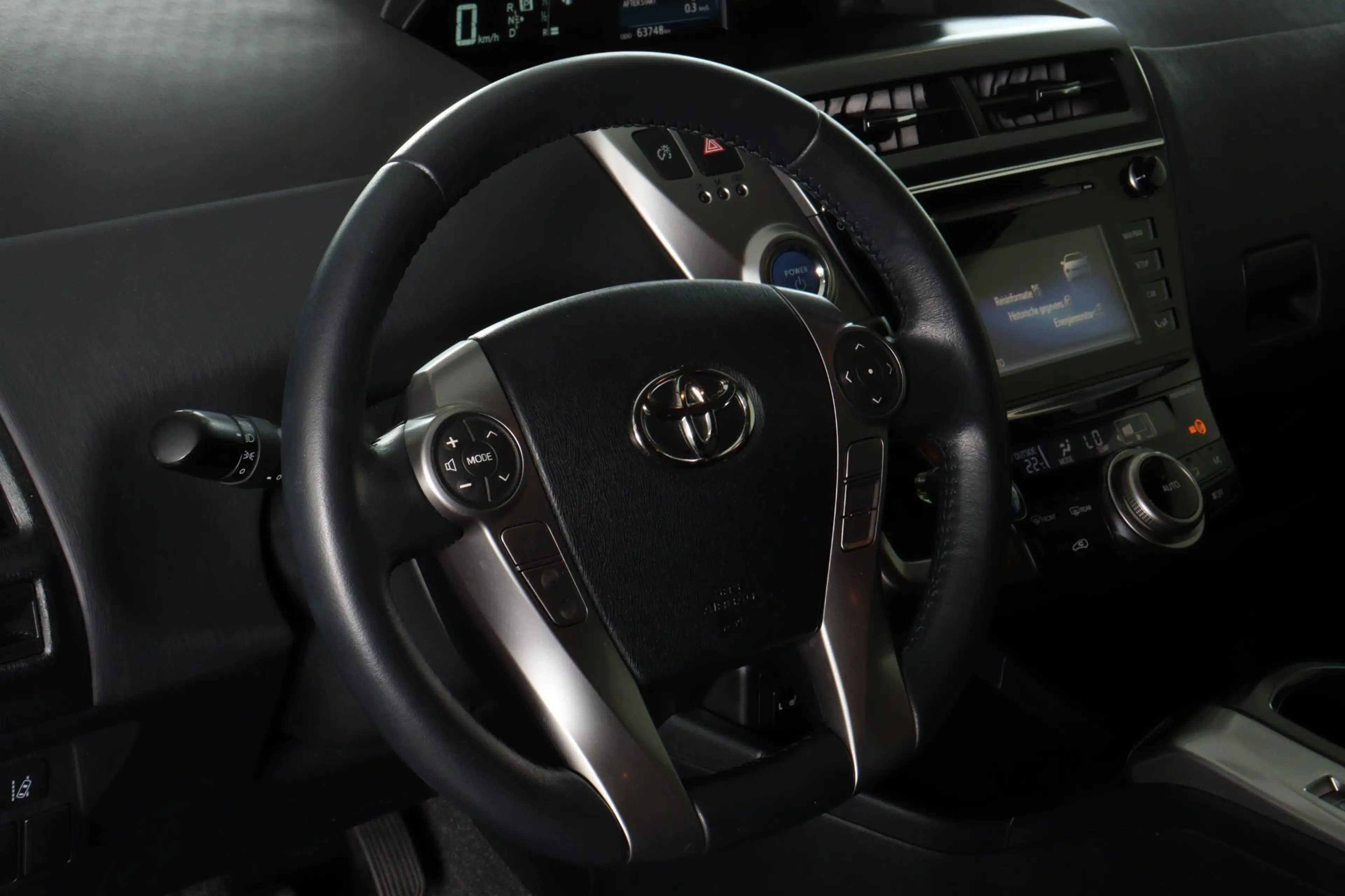 Toyota Prius+ 1.8 Active — photo 9
