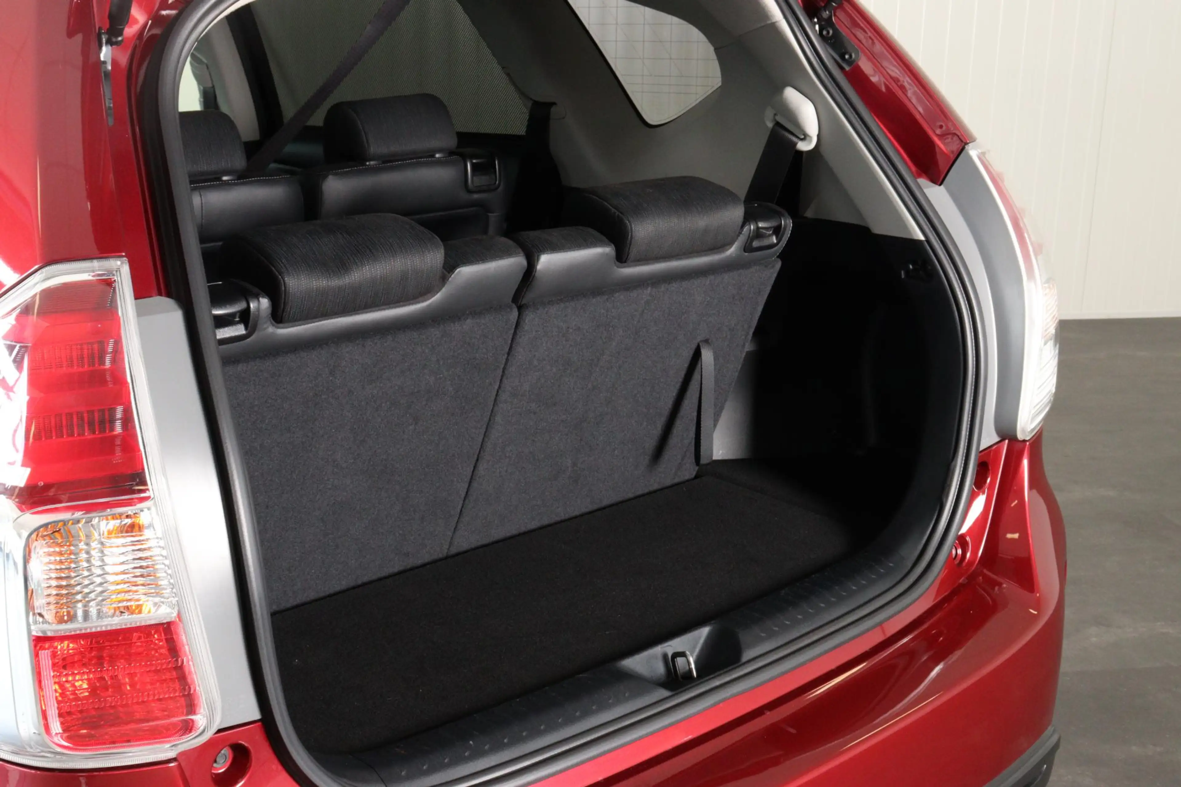 Toyota Prius+ 1.8 Active — photo 4